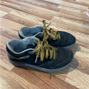 Used Women’s Trailhead minimalist hiking shoes